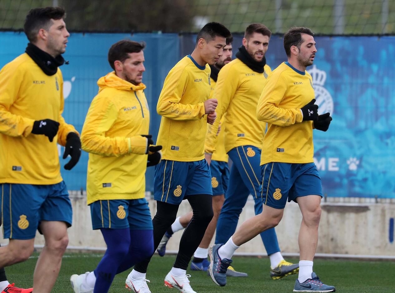 Leyu-浙江稠州内部会议纪要流出：今夜复出首秀，西甲使命明确，年轻球员得到机会(九三阅兵文艺晚会参与者合影留念)